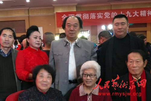 ����ΰ������ë��ϯ����124��������黭չ�ھ�����