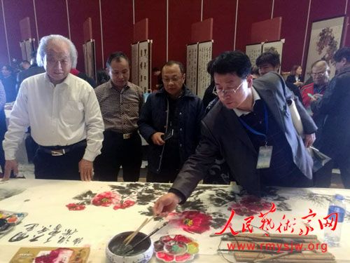 �������й�ũ����ҵ��չ�߷���̳��ӭ���������ҽ������ھ���Ļ