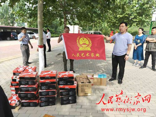 �������������ѧУ�ٰ���ף��29��ȫ�������ջ