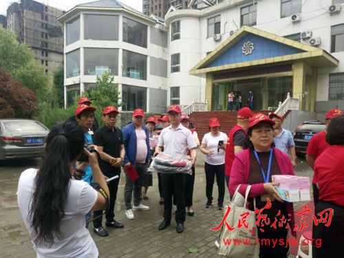 ��ͬ�������£����ֹ��ɳ�����һ����ѧο�ʻ���ؾ���