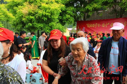 �����ƶ����ϣ�ŨŨ�����顱���������ٰ쾴��ο���ݳ�