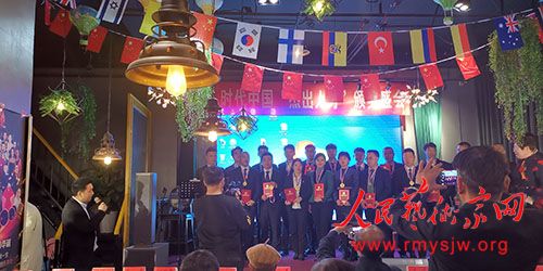 ���й���ʮ�������ܳ��˲š��佱ʢ���ھ��ٰ�