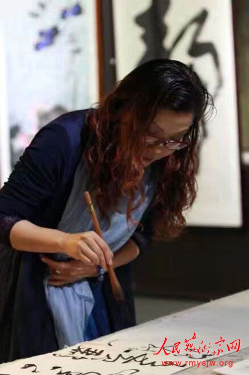 ���¾������ߡ�Ӣ�ۡ����������������ж���֮������鷨��Ʒ