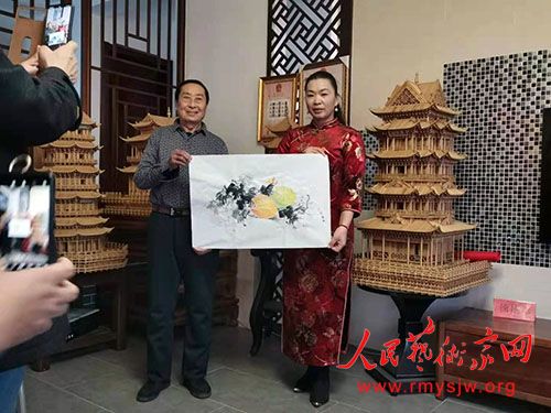 �����������Ҿٰ��黭�Ļ������