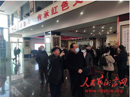 ����ë��ͬ־����127������Ұ��ʫ���߽�ɽ�����ƺ�ɫ�Ļ�����ݻ��ɽ��ʡ���ݾ���