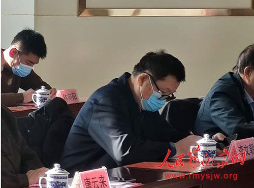 ����ë��ͬ־����127������Ұ��ʫ���߽�ɽ�����ƺ�ɫ�Ļ�����ݻ��ɽ��ʡ���ݾ���