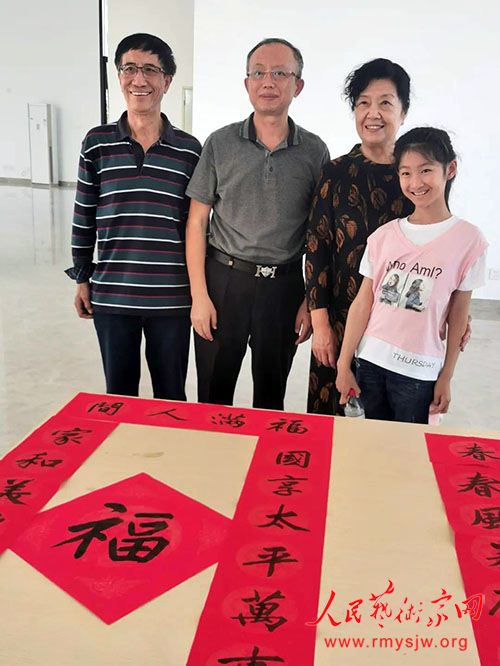 ���в�;���Ļ��͸�ְ��Ⱥ�ڣ������������������