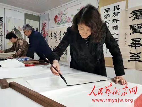 �ȷ��黭�����������������ڹ��ݲ��þٰ�