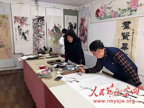 �ȷ��黭�����������������ڹ��ݲ��þٰ�