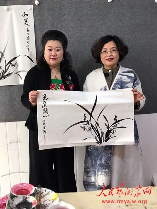 �ȷ��黭�����������������ڹ��ݲ��þٰ�