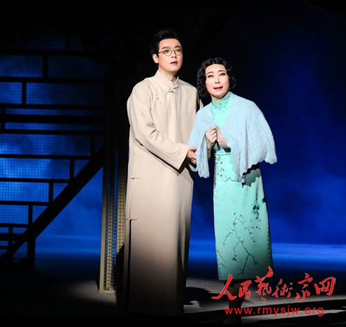 满绣傲骨梅旗袍设计如何赋能昆曲《林徽因》跌宕起伏的剧情 满绣傲骨梅旗袍设计如何赋能昆曲《林徽因》跌宕起伏的剧情