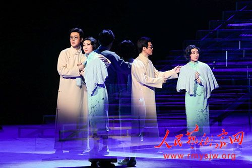 满绣傲骨梅旗袍设计如何赋能昆曲《林徽因》跌宕起伏的剧情 满绣傲骨梅旗袍设计如何赋能昆曲《林徽因》跌宕起伏的剧情