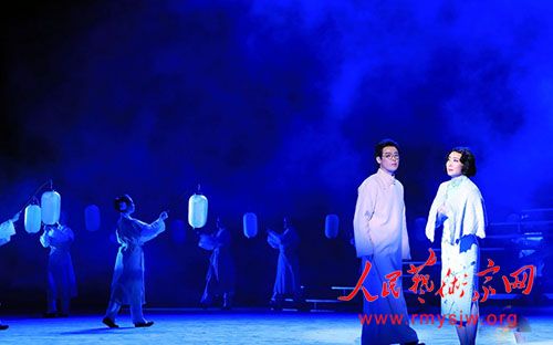 满绣傲骨梅旗袍设计如何赋能昆曲《林徽因》跌宕起伏的剧情 满绣傲骨梅旗袍设计如何赋能昆曲《林徽因》跌宕起伏的剧情