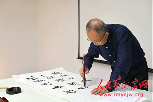 �����鷨�����в�Ϊһ�߸ɲ�ְ���Ӻ���ī���鷨