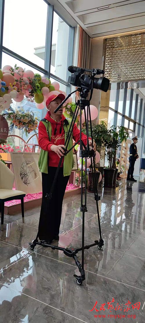 �������黭չ��ɽ��Ϋ���ٰ�