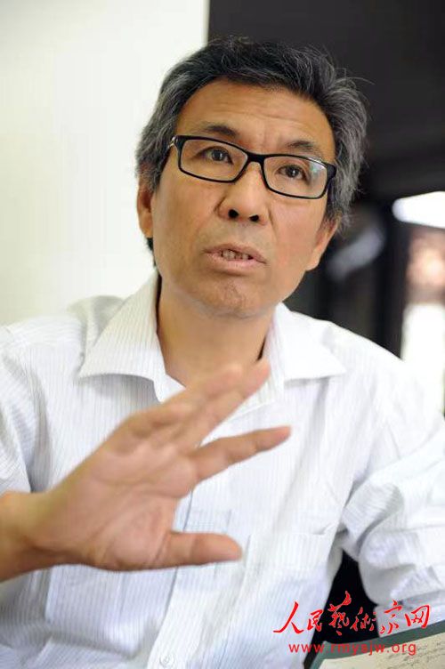 �����¹������黭�����ж��������к������黭��Ʒչ��