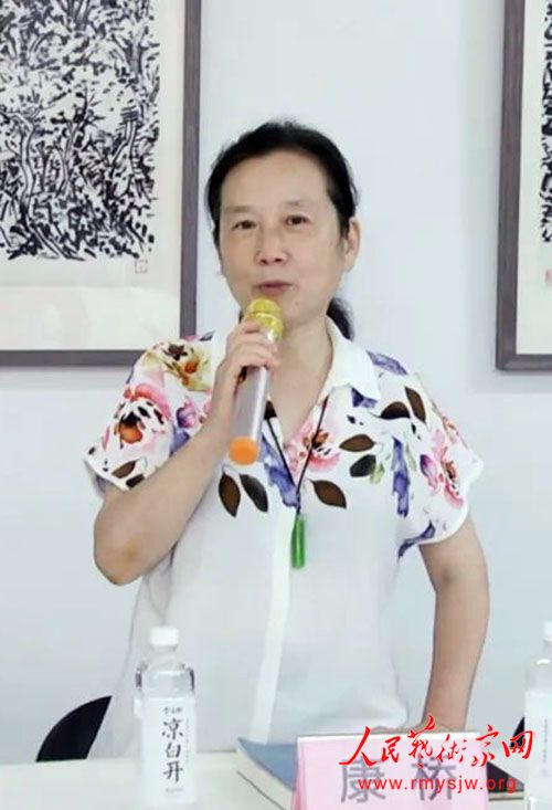 �ܹݳ�ί����̸���ڱ���һ���黭Ժ�ٿ�