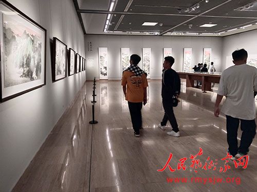 ���Ҽ���ɽ����������ɽˮ��չ���ڱ����ٰ�