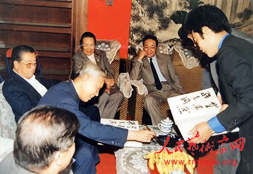 �ֵ�ǫ���������������Ľ�ʯ�黭Ե