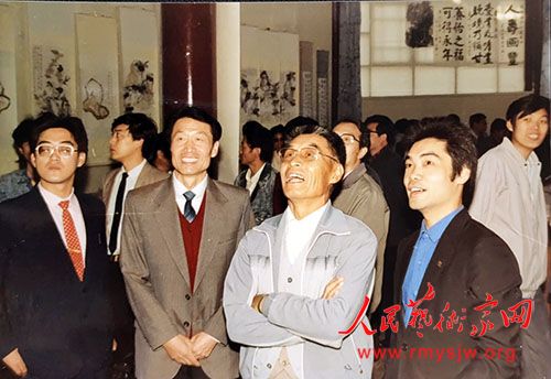 �ֵ�ǫ���������������Ľ�ʯ�黭Ե