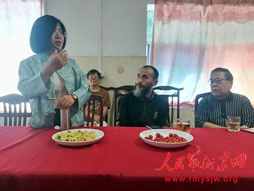 �ܹݳ�ί���ɫ�Ļ�������Ǣ̸�����������������ְ�����ֻ��ھ��ٿ�