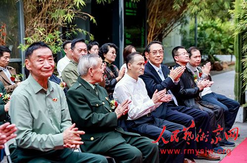 �й������������黭���Ϲ����һ������ȫ��Ѳչ���ݵ���վ��Ļʽ