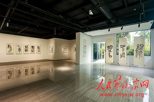 �й������������黭���Ϲ����һ������ȫ��Ѳչ���ݵ���վ��Ļʽ