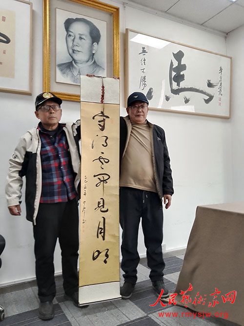 �ܶ����о���̸���ڶ��¶���̧ͷ�վٰ���ں���ֵ