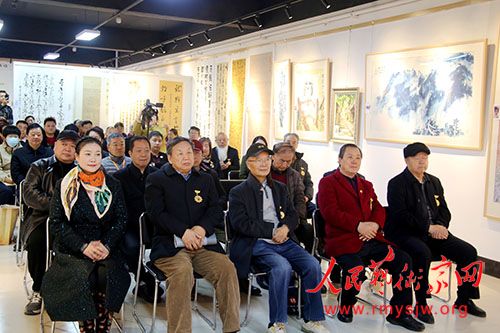 �����й�������ս�������練����˹ս��ʤ��80���������黭չ�ھ���Ļ